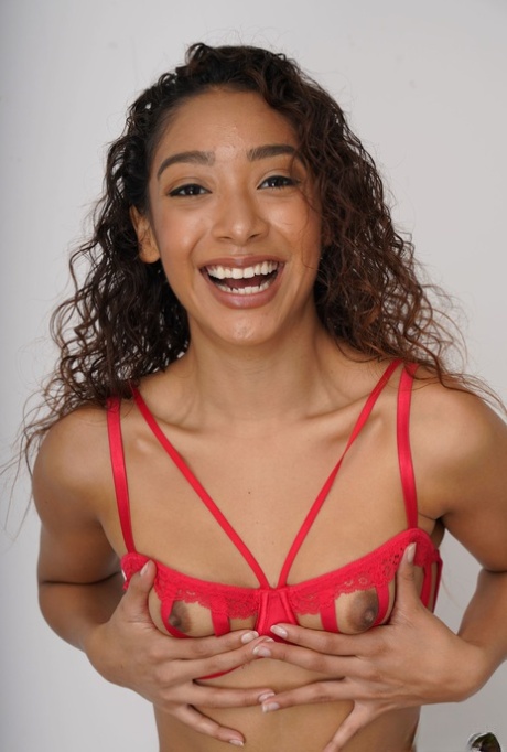 Sarah Lace nice actress photo