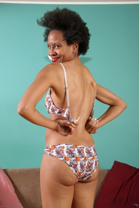 ebony bedstemor top nøgen fotos