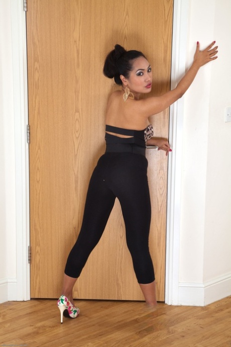 latina yoga pants nude photo