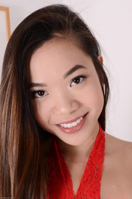 tynd asiatisk teenager top voksen billede
