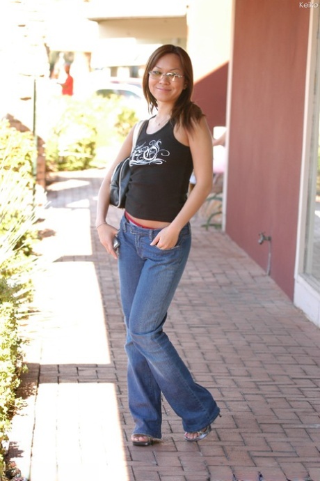 streberhafte MILF top hd foto