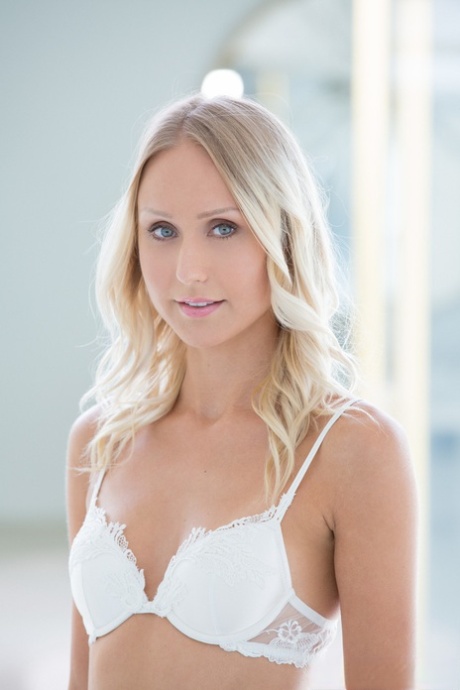 Natasha Voya hd model pics