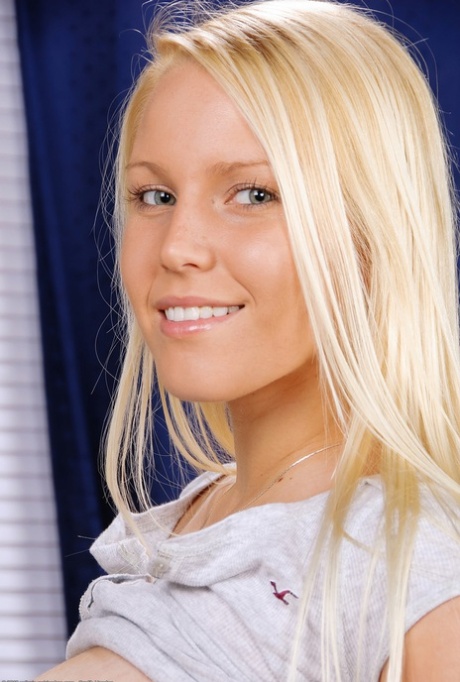 Vanessa Cage high quality pornstar pics