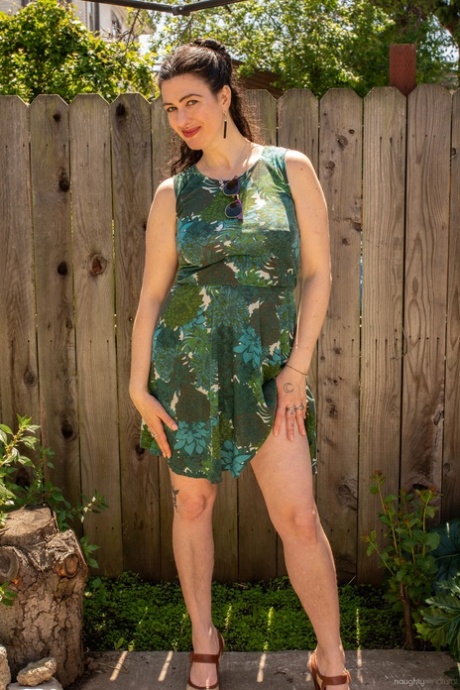 Sadie Lune exclusive actress pic