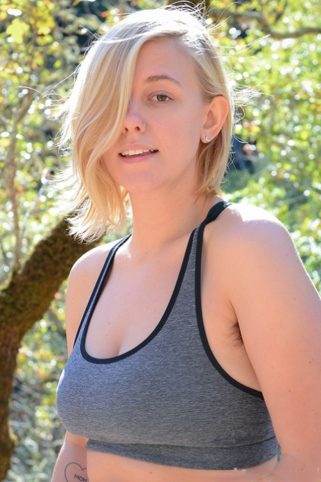 buceta loira peluda sexy de alta qualidade imagens