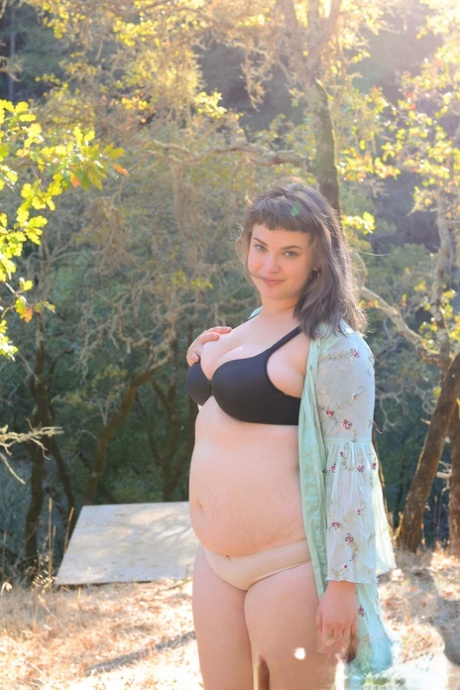 chubby outdoor beautiful nude pic