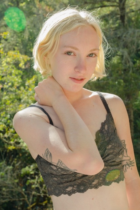 short hair small tits sexy nudes galleries