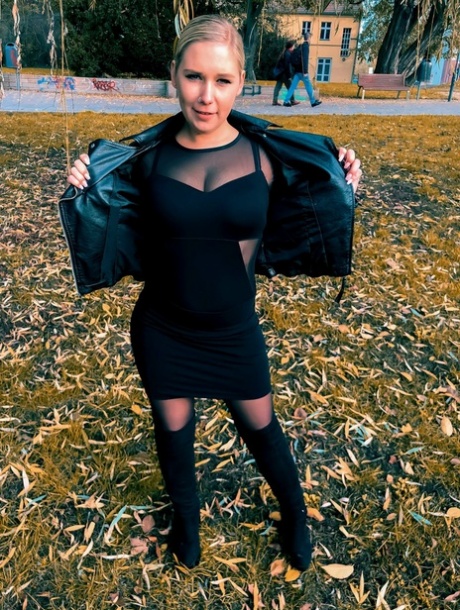 Anji Survey actress image