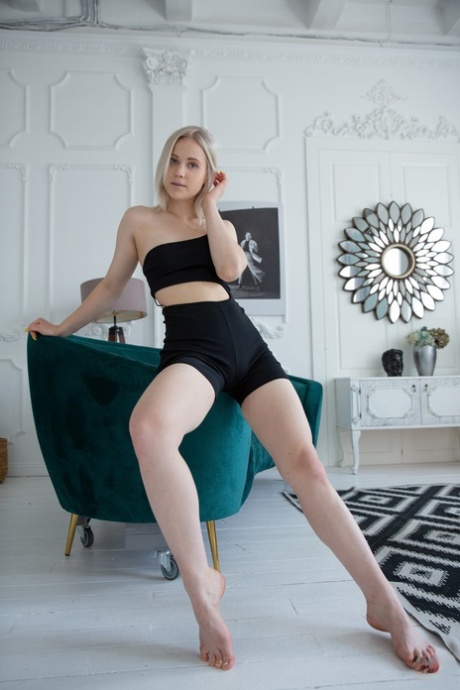 teen legs pornographic pics