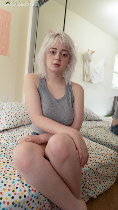 Annie Archer art model pics