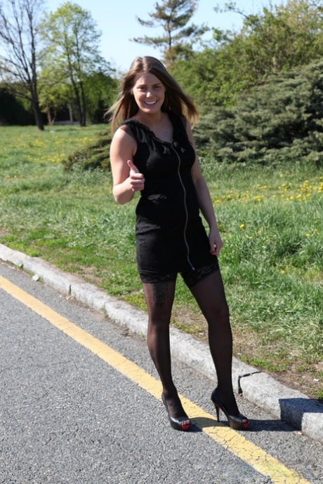 Paula Pee exclusive star pics