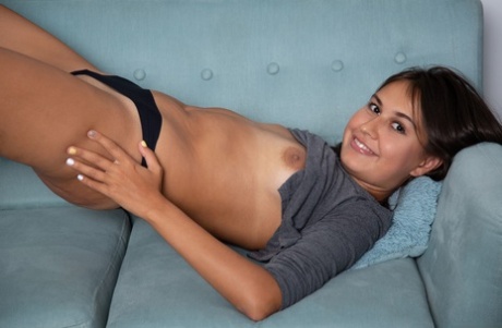 brunette tiener heet naakt galerij