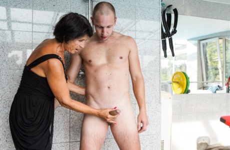 成熟したCFNM ポルノグラフィック 写真