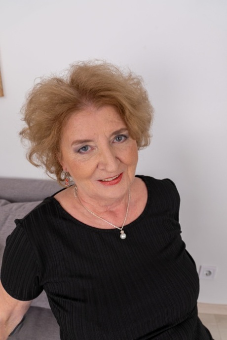mature granny art naked gallery