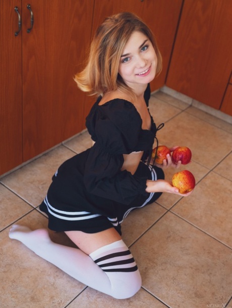Alice Nekrasova sexy pornstar img