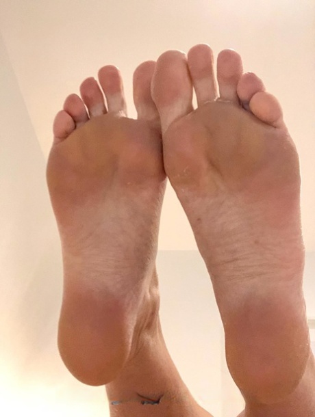 long toes free photos