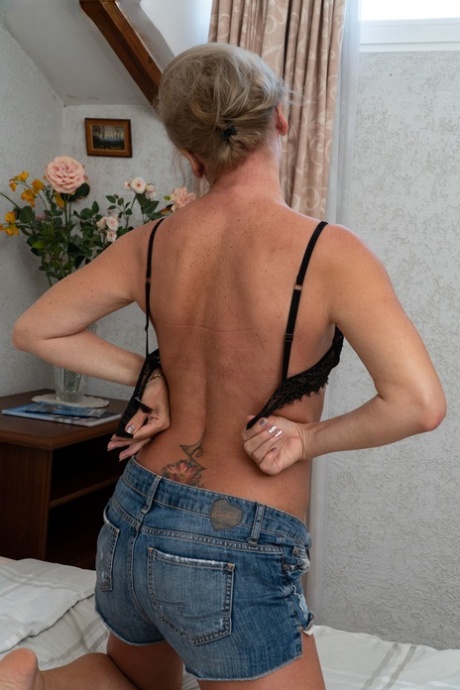 mature undressing art nude img