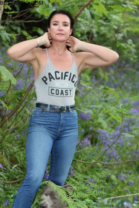 MILF bukkake nus foto