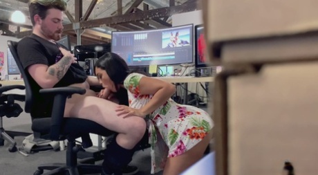 secretary blowjob hd pic