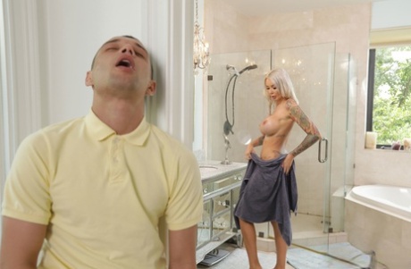 Blondie Bombshell sexy actress images
