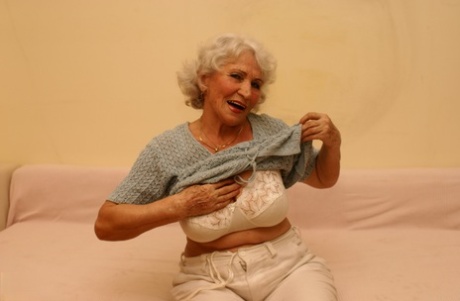 bestemor kler av seg vakker perfekt arkiv