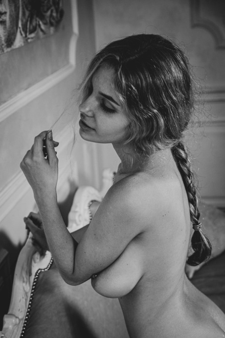 drobná teenagerka velká prsa sexuální erotika img