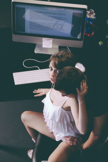 secretary seduction nudes pictures