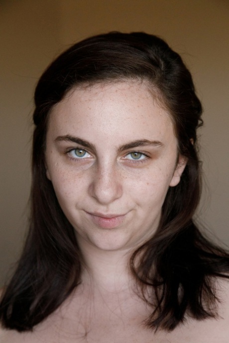 faccia paffuta nudo esclusivo collezione
