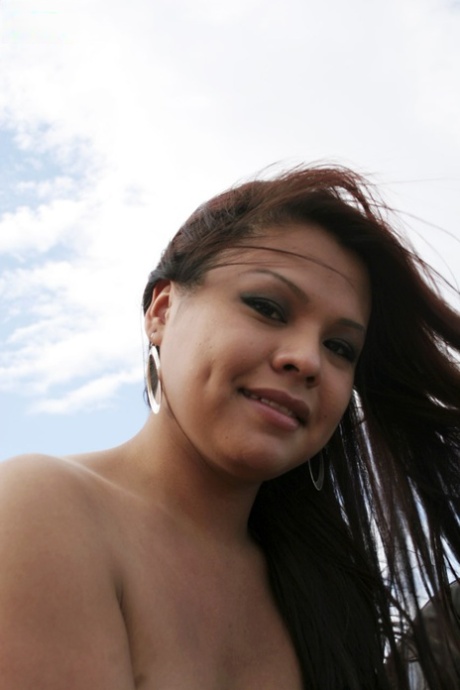shemale outdoor hot naked pics