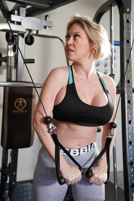 milf in forma nudi gratuiti gallerie