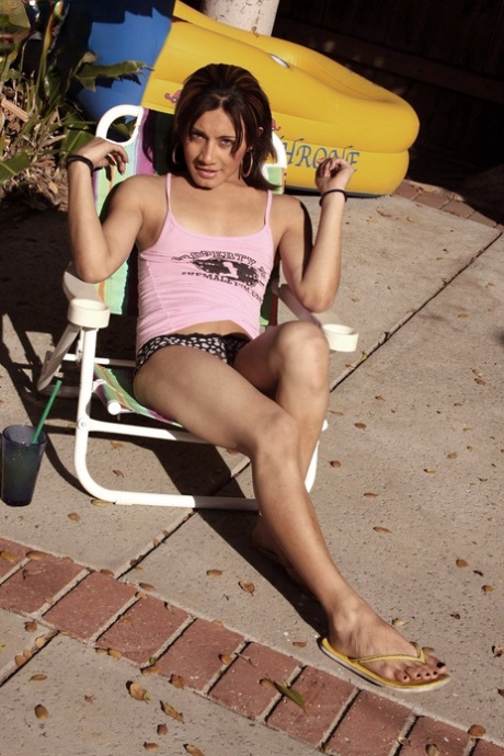 shemale outdoor free naked pics
