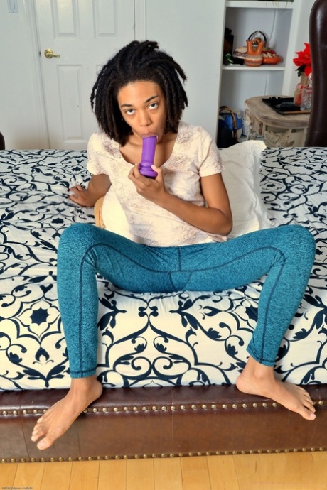 Olivia Green hd pornstar image