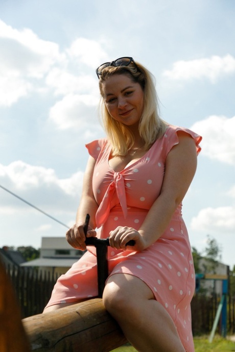 curvy babe porn photos