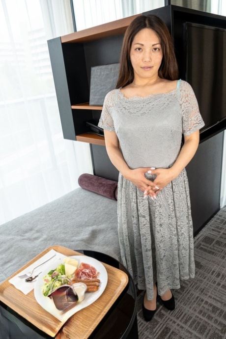 ぽっちゃりスカート セクシーヌード 写真