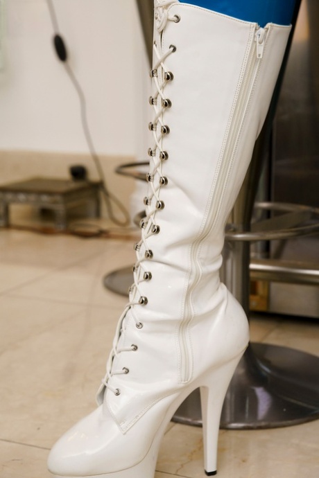 shemale latex nice pic