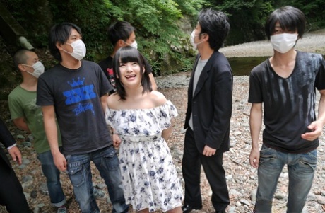japonská sukně nahoře nahá snímky