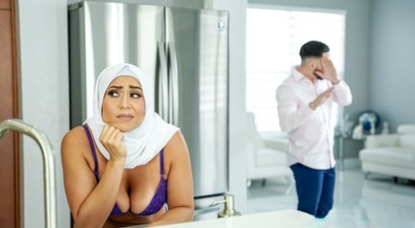オイルを塗った大きなおっぱい アートxxx 写真