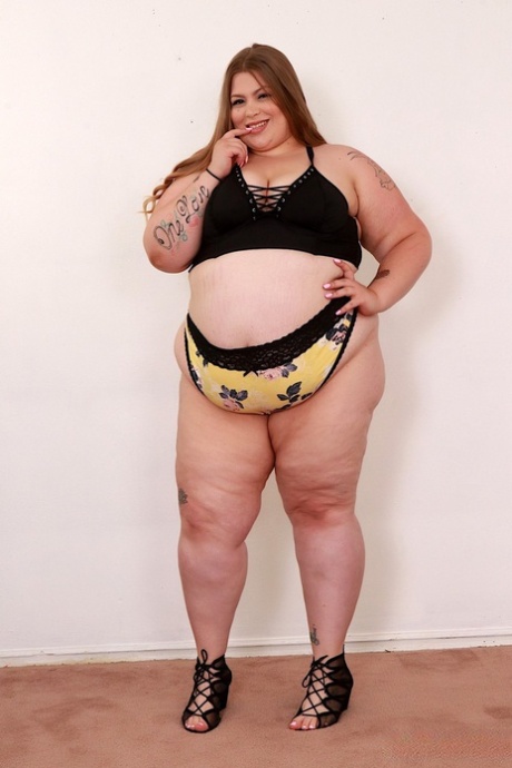 bbw tacchi alti nudi hd archivio