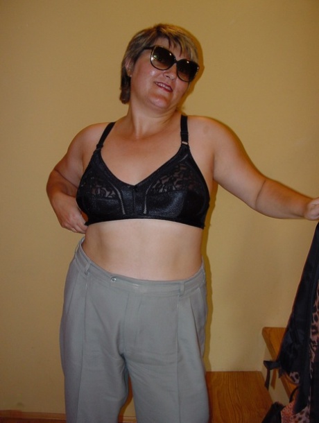 chubby short hair sexy photo