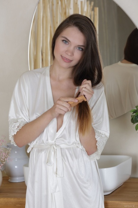 Adriana Fawn model naked image