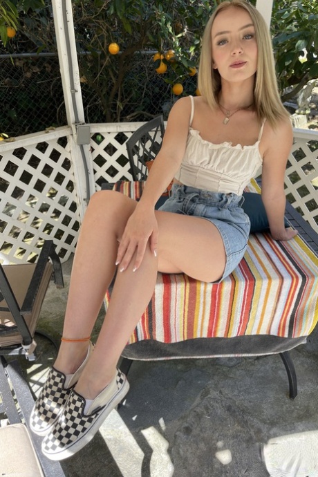 teen mini skirt free sexy image