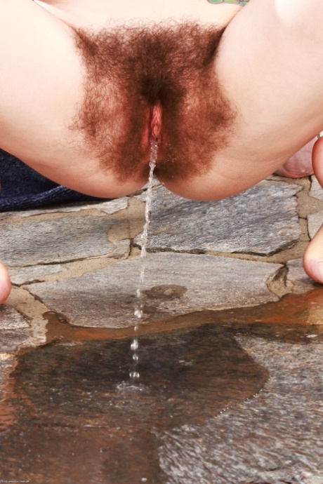 hairy pissing free pictures