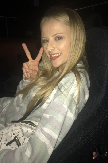 påklædt teenager eksklusiv porno Foto