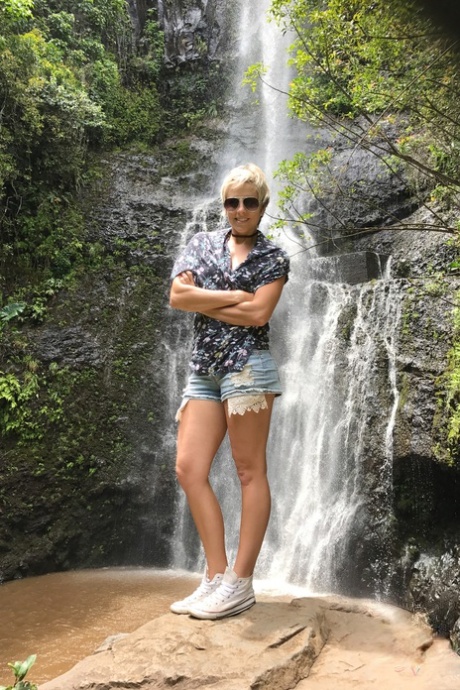 milf outdoor free sexy image
