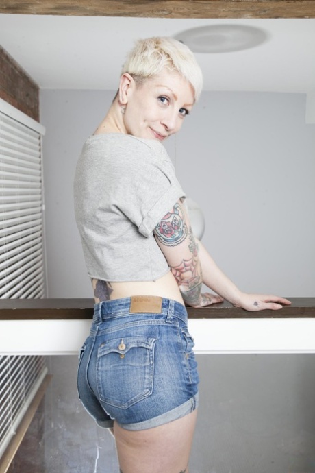 lille blond milf smuk nøgen gallerier