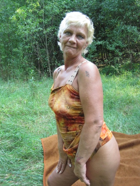 stara, kudłata babcia nagość xxx fotka