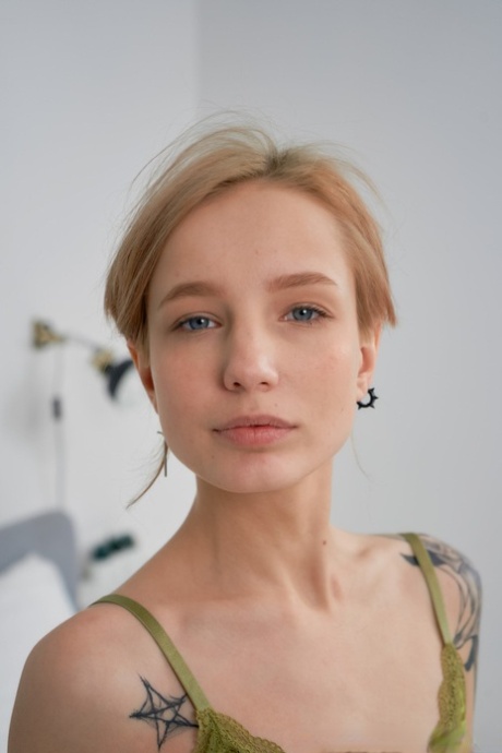 skinny solo beautiful nude photo