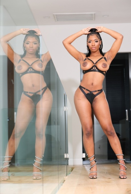 ebony natural tits free nude archive