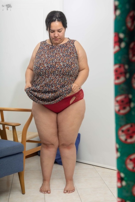 ぽっちゃり熟女 セクシーヌード 写真
