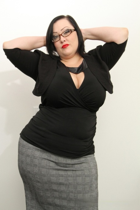 chubby short hair nudes pic